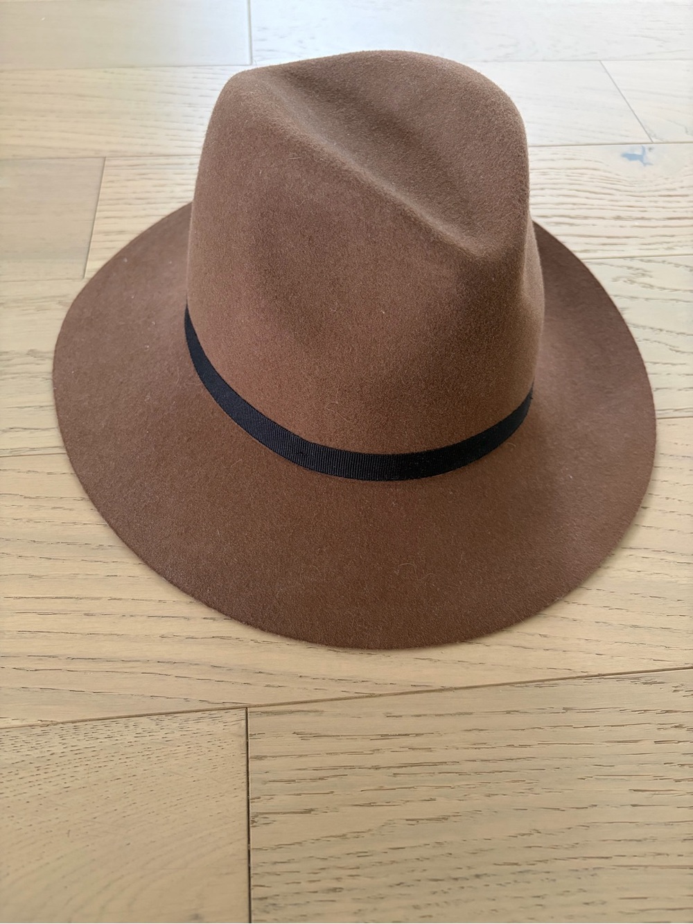 NWOT Aritzia Brown Felt Fedora Hat with Black Band